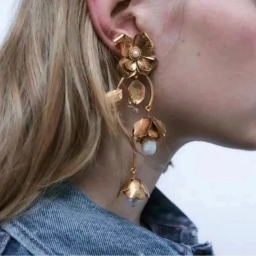 Zara Gold Floral Drop Earrings‎ With Pearls